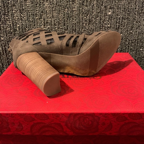Left shoe ONLY! By Carlos Santana heels - Picture 4 of 6